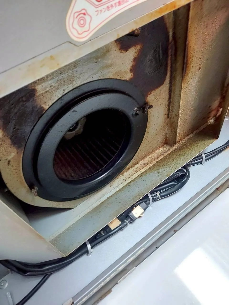 昨日、お客様の元で換気扇クリーニングのお仕事をしてきました✨...