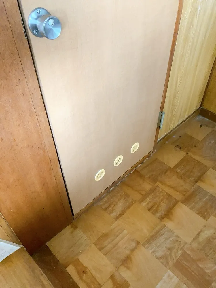 お客様から「トイレのドアが壊れてしまった」とのご依頼を受けま...