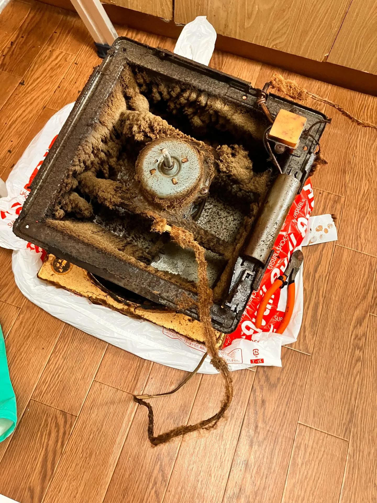 今朝、お客様からのご依頼で換気扇のトラブルに対応しました🔧。