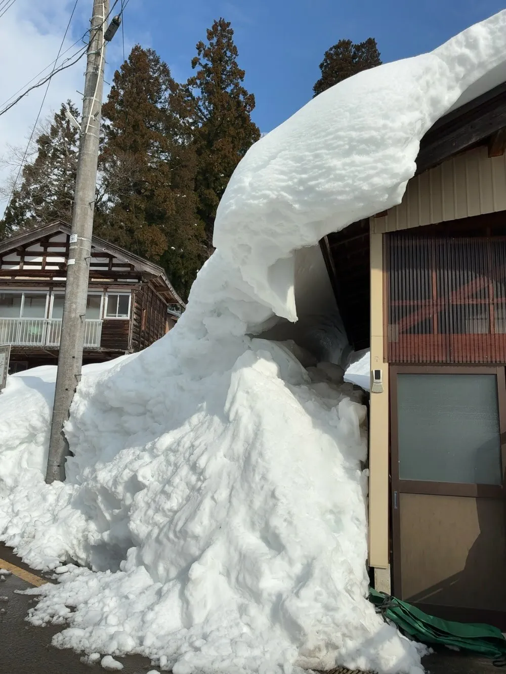 こんなに高い雪に挑んできました‼️